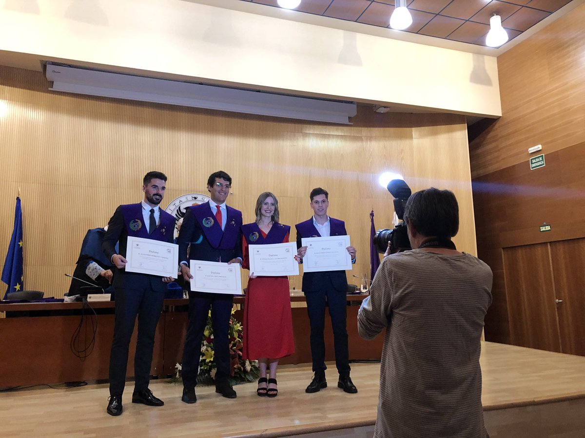 javier__luna's tweet photo. El @CICCPDemAndaluc @Colegiocaminos estuvo presente en la graduación de los titulados en ICCP, Master en ICCP y de los graduados en IC por la @ETSCaminosUGR, compartiendo la alegría con todos los egresados y premiando además al ICCP con mejor expediente https://t.co/OdYwpkRHoP