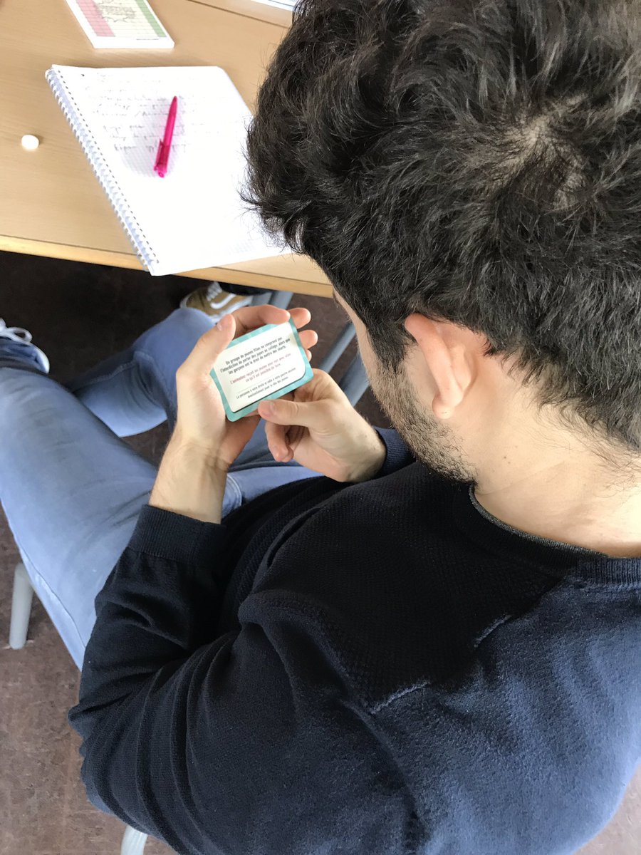 MasterTEF_R2's tweet photo. Quatre TEF jouent à « Question Posture » à l’atelier organisé par les LP USETIC #numeripro2019 @UnivRennes_2 https://t.co/8Bl9UB2ivY