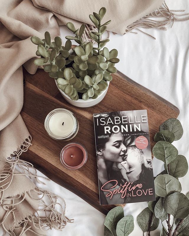 Lost_in_Lit's tweet image. ✨G I V E A W A Y✨
.
Today I’ve teamed up with @sourcebookscasa &amp;amp; @tlcbooktours to share Spitfire in Love by @isabelleronin with you guys! This book sounds so good! I’ll be bringing it with me poolside this summer for sure! Want to win a copy for yourself?! 🤓🖤📖
.
✨TO ENTE…