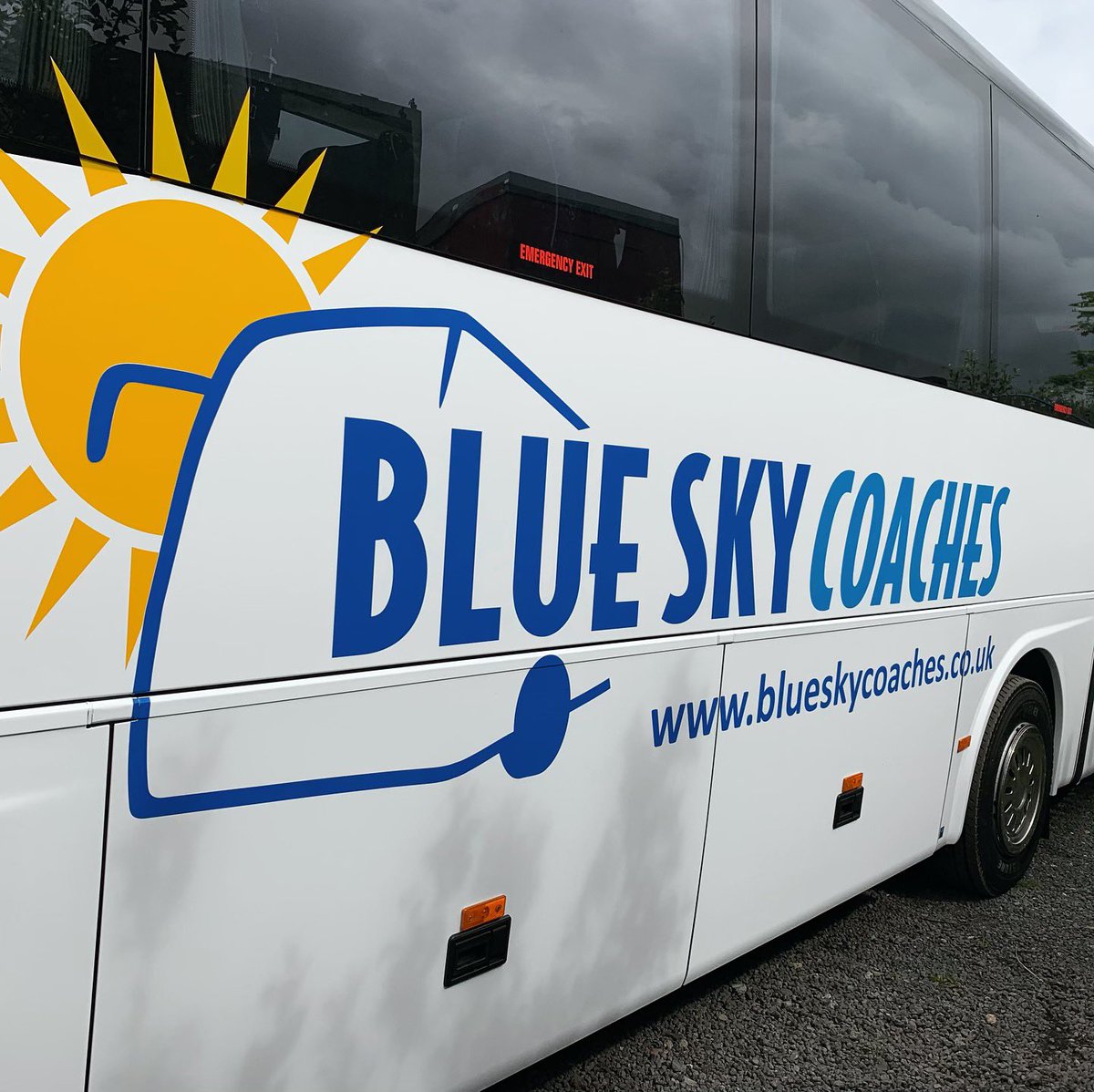 BobbyDSigns's tweet photo. Bank Holiday over and a BRAND NEW Coach for @blueskycoaches finished this morning with another on its way using @Metamarkuk M7 Range !! #sign #branding #travel #coaches #graphics #brand #vinyl #bankholiday #morning #graphics #design #leeds #work https://t.co/nPdX3XlCyX