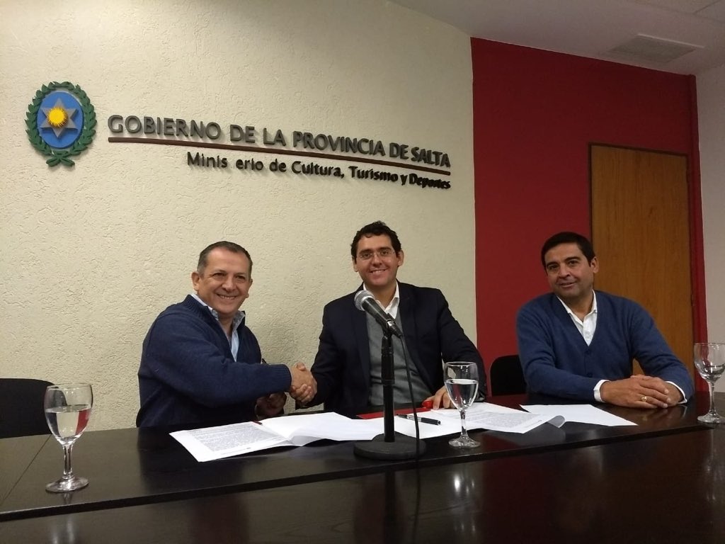 solisg79's tweet photo. Firma de convenio con Sec de Cultura de @GobiernoSalta Prof Sergio Bravo para que se realice el 1 y 2 de Junio en #RosariodelaFrontera la SUB sede regional del torneo mundial de Tango. Gracias @urtubey por permitirnos a los habitantes del interior ser parte de la agende cultural https://t.co/vyNEVvgx4b