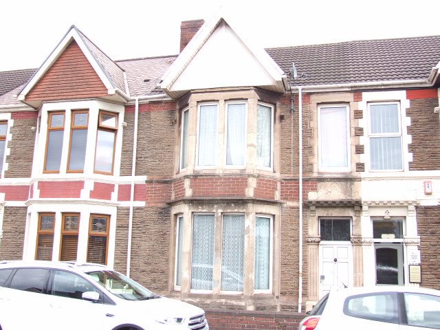 HuxtableEstates's tweet image. Choose how you sell your property from £450.
Huxtable Estates are pleased to present this four bedroom terraced property in Talbot Road Port Talbot on at £115,000. In need of some refurbishment. Containing living room, dining room, reception room, kitchen, bathroom &amp;amp; rear garden.