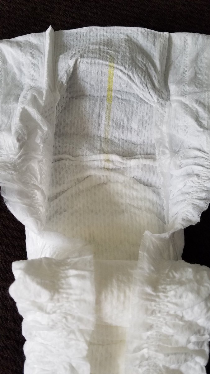 MilosMama01's tweet photo. @Pampers something went wrong with this box of diapers! Oops! https://t.co/6GDvn4i2th
