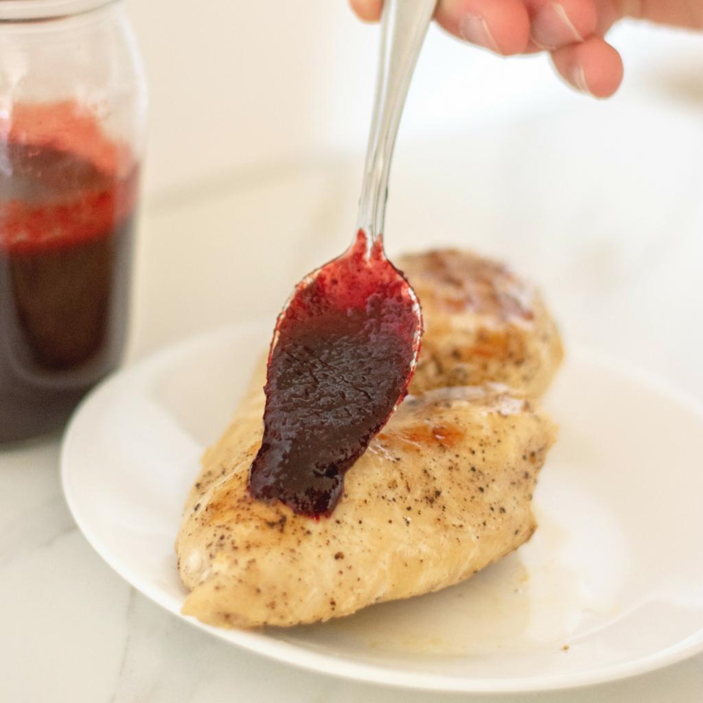 LiveGlean's tweet image. Want to #spice up your next cookout?  🍔🌽🍗🍠  We have the perfect compliment to your grilled veggies and meats - Beet BBQ Sauce!  It's a little sweet, a little spicy and the perfect tangy taste!  ⠀
⠀
Make in 5 minutes, refrigerate and enjoy! ⁣ ow.ly/HPRr50uo1fL ⠀