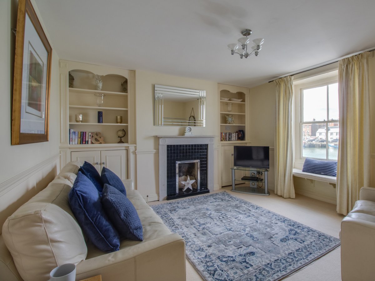 NEW! Our final new cottage today and some fantastic harbourside views again in Weymouth. Aptly named Harbourside Cottage sleeps 5 in 3 bedrooms with 3 bathrooms and is truly charming. Bookings from September but open for 2020 at dorset-holiday.co.uk/weymouth-holid… #VisitDorset #HolidayHome