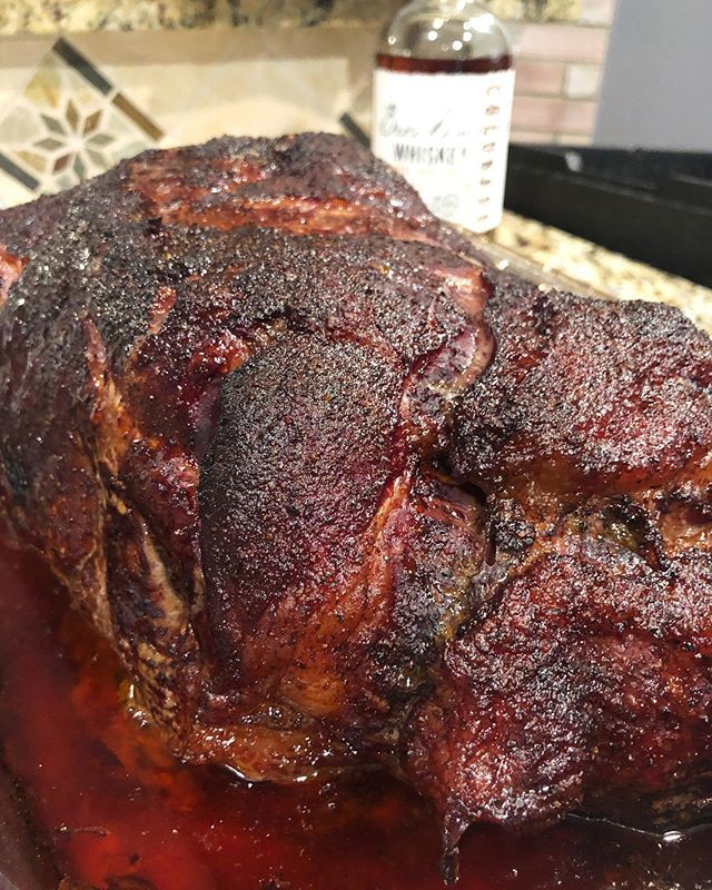 GOBLUEBBQ's tweet photo. The color on this Pork butt was spectacular. Dusted with @meatchurch Holy Gospel and smoked over @fogocharcoal https://t.co/mq3K8mIVjT https://t.co/2EQRPbe6LN