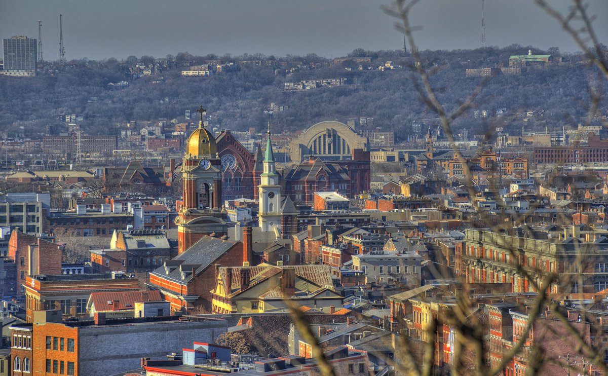 CincyMuseum's tweet photo. Our Cincinnati Museum Center #HeritagePrograms are proud to offer historical, cultural and architectural tours around Greater Cincinnati! From #WalkingTours, to City Tours, presentations & more! Get all the details and start your adventure with us today: https://t.co/LdIy52tmFk! https://t.co/mzCMY8azfe
