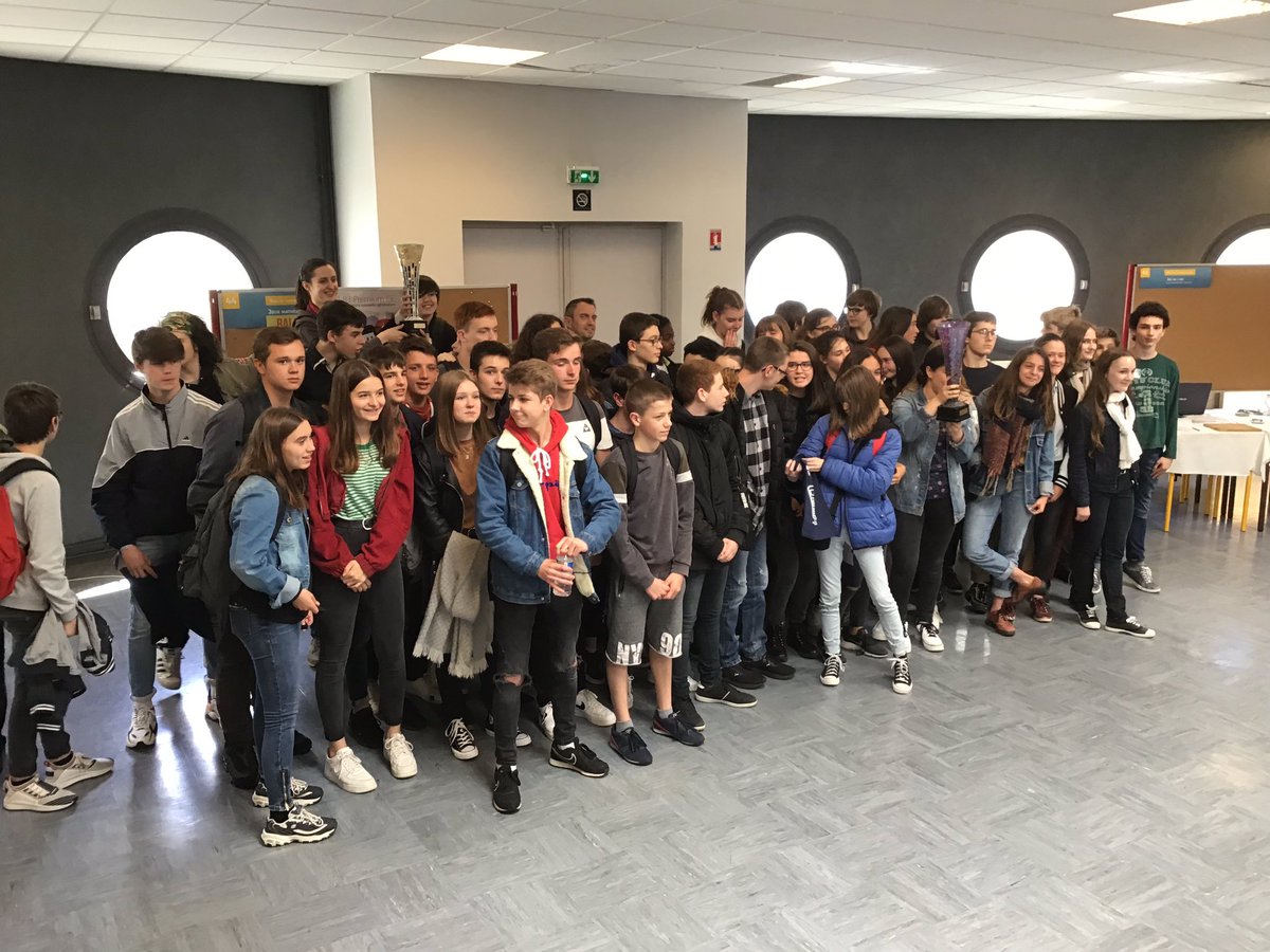 xgauchard's tweet photo. Rallye mathématique et virtuel @acCaen
Collège Villers Desmeserets Caen
Lycée Marie Curie Vire
Gagner en #equipe en coopérant, en se répartissant les rôles, en débattant pour s’accorder ensemble...
Bravo à tous les participants et aux lauréats
#ecoly19 https://t.co/dw0zJKPi7m