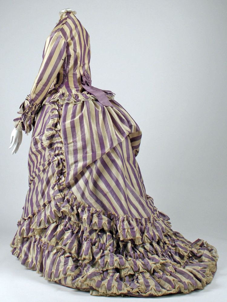 SilkDamask's tweet photo. #DressmakerSeries: A bustle visiting dress, striped lilac & cream silk, c1867 Can’t you just hear the rustle of silk? More: https://www.
.org/art/collection/search/107616?rpp=20&pg=89&rndkey=20121212&ft=*&deptids=8&when=A.D.%2B1800-1900&pos=1767&imgno=2&tabname=object-information https://t.co/GrZkOtCuw7