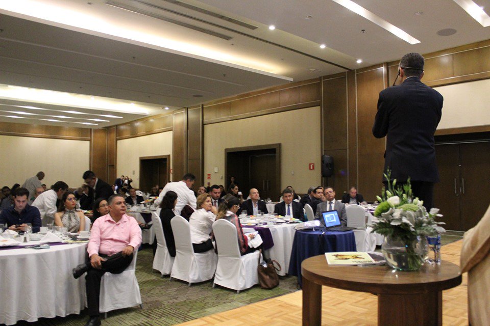 IMMPCmx's tweet photo. Ernesto Ousset, experto en #EmpresasFamiliares mexicanas, destaca durante conferencia la importancia de la formalización a favor de la permanencia a través de herramientas como el Protocolo de Familia, el liderazgo y el Gobierno Corporativo.
#MejoresPrácticas #SummitIMMPC https://t.co/TaZk15gmP0