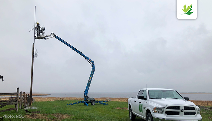 NCC_CNC's tweet photo. MOTUS tower installation by @NCC_CNC staff underway near Oak Lake! Part of project with @BSC_Manitoba, @ManitobaIBA, @environmentca &amp; @WSRCD to monitor &amp; learn more about shorebird migration &amp; distribution in SW Manitoba! Thanks to @BattlefieldCat for the Boom rental donation. https://t.co/Lv5rYMtmTt