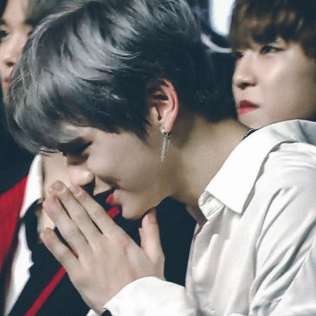 โอบอู้มหน่อยค้าบ (｡•́︿•̀｡) tweet media