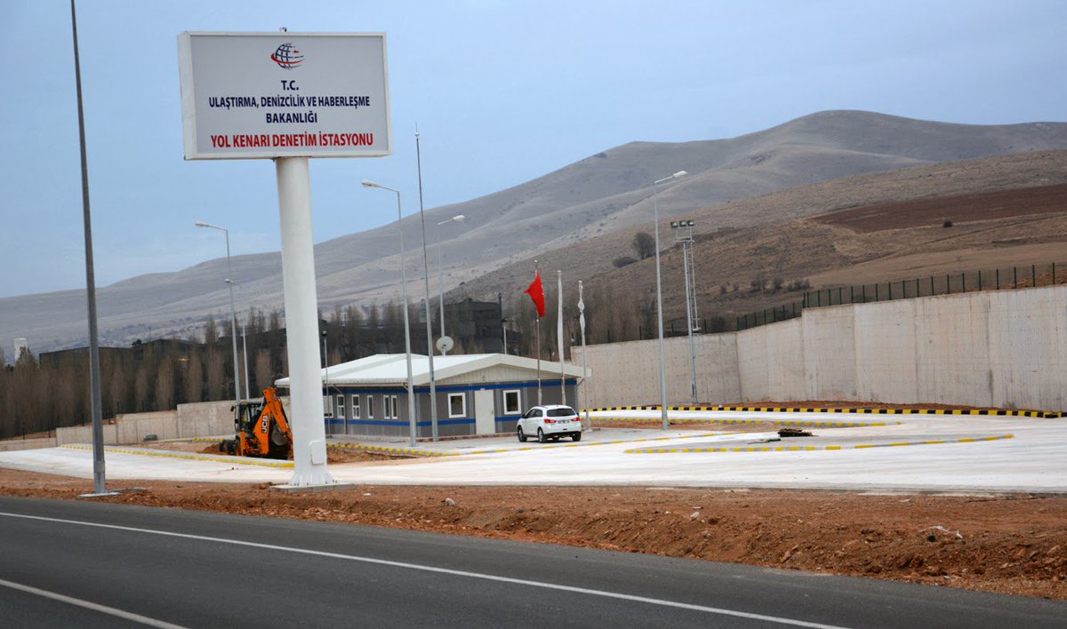 TaksimTMGDK's tweet photo. Yol kenarı denetimlerinde bakılan hususlar;
1)Tehlikeli Madde Taşımacılığı sürücü eğitim sertifikası (SRC-5 )
2) Taşıtlar için geçerli ADR uygunluk belgesi

🌍https://t.co/fVeKC3UTgy
☎️ 0850 430 0 400
📩 info@taksimtmgdk.com

#yolkenarıdenetimleri #srcbelgesi #tmgd #tmgdk #adr https://t.co/O6GdiiKEu9