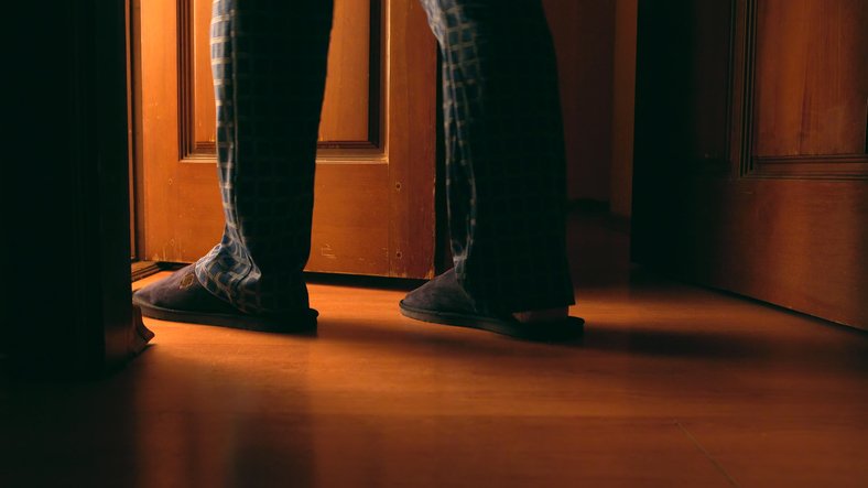 Disrupted sleep patterns in people with dementia can place a lot of stress on families. Here's some practical advice to follow. caregiverexchange.ca/Spotlight/449/…