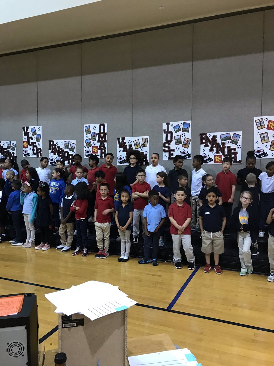 edisonflashes's tweet photo. Practice for our Honor’s Assembly #schk12 #edisonrocks #singing #endofyear https://t.co/5HGB4pGZYG