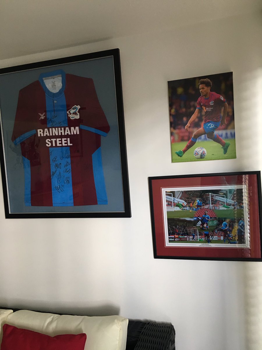 LisaHolmes66's tweet photo. Our bar is complete ... just needed some #Scunny #Iron memorabilia @DuaneHolmes @Paddymadden #signedtop to make me #Happy #UTI #rangers #TeuchtersBar #football https://t.co/LBIQN85uzl