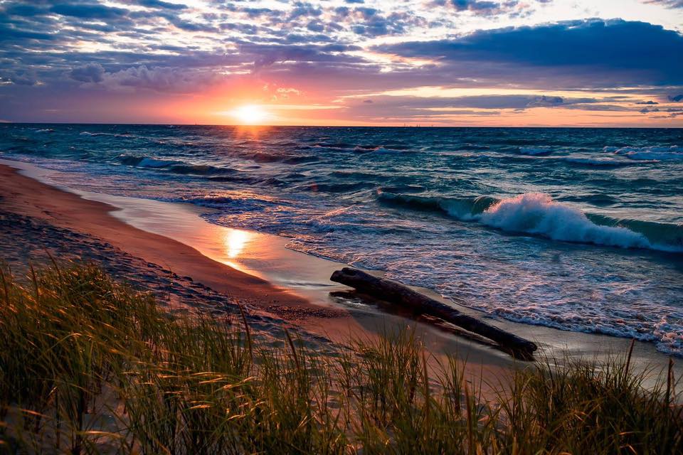 NatlParkService's tweet photo. We get it--national parks are photogenic. The views are truly magnificent. While we want you to capture all of the splendor of your parks, do not put your life at risk for a picture. Learn photo tips at https://t.co/5D3yiZlWby
#KeepSafetyInThePicture
πΈ@IndianaDunesNPS https://t.co/a9MOzqmRR4
