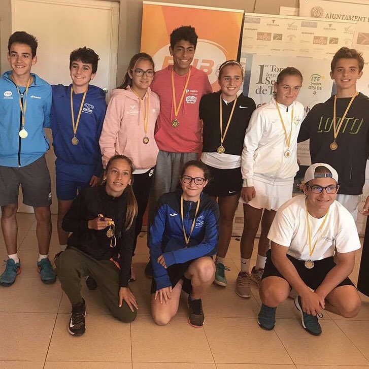FTIB_tennis's tweet photo. 🏆 Cto. Baleares
🎾 Sub14
🏟 CT Mahón 

🚺
🥇 Sara Dols
🥈 Irene Fuster
🥉 Cristina Díaz
🅱️1️⃣ Camila Farrando
🅱️2️⃣ María Rosa González

🚹
🥇 Alejandro Melero
🥈 Juan Miquel Fons
🥉 Felipe Virgili
🅱️1️⃣ Jordi Moure
🅱️2️⃣ Silviu Buzgau

👏🏼 ENHORABONA‼️ https://t.co/0PH06rw1c9