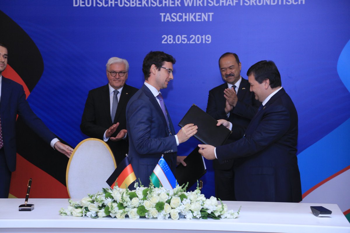A_Liberov's tweet photo. Today in Tashkent Siemens signed a long-term maintenance contract with Uz-Kor Gas Chemical. I would like to heartily thank our colleagues for their enormous joint efforts!
#partnership #Uzbekistan #energy #TeamSiemens https://t.co/SRpSYpcEZz