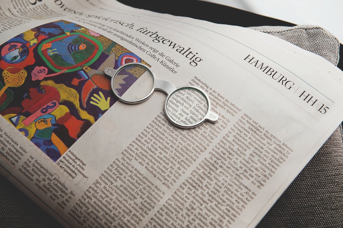 “Four eyes are better than two”

The glasses magnifier is perfect for reading the latest gossip when two eyes are not enough; with this gift your daddy will enjoy reading his newspaper without difficulty.

#fathersday #fathersgift #giftideas  #glasses #design #magnify #bestdad