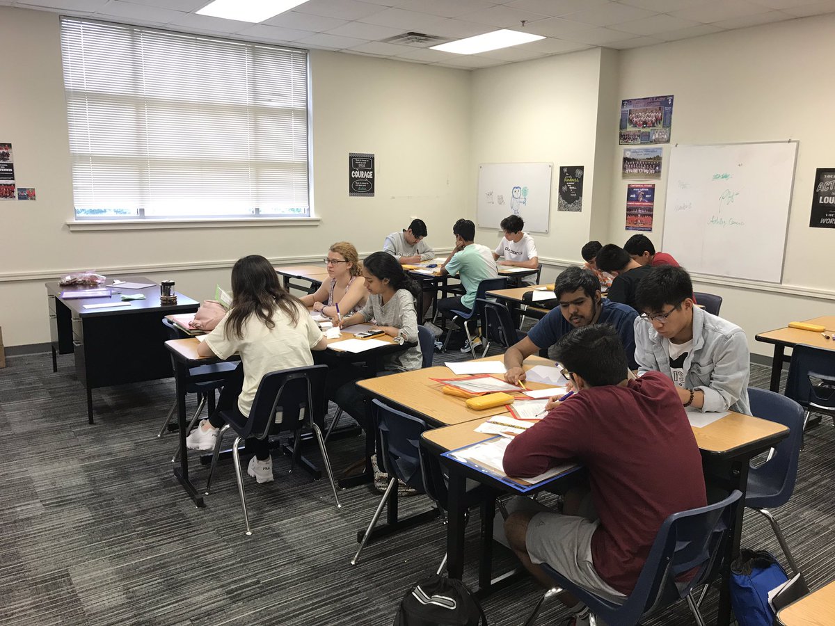 yingsquarelu's tweet image. PAP Pre-Calculus students are working together to complete a cumulative review :) @Cen10titans #TitanTags #FISDlearns #TitansLearn #ourFISDstory #FriscoFutureReady