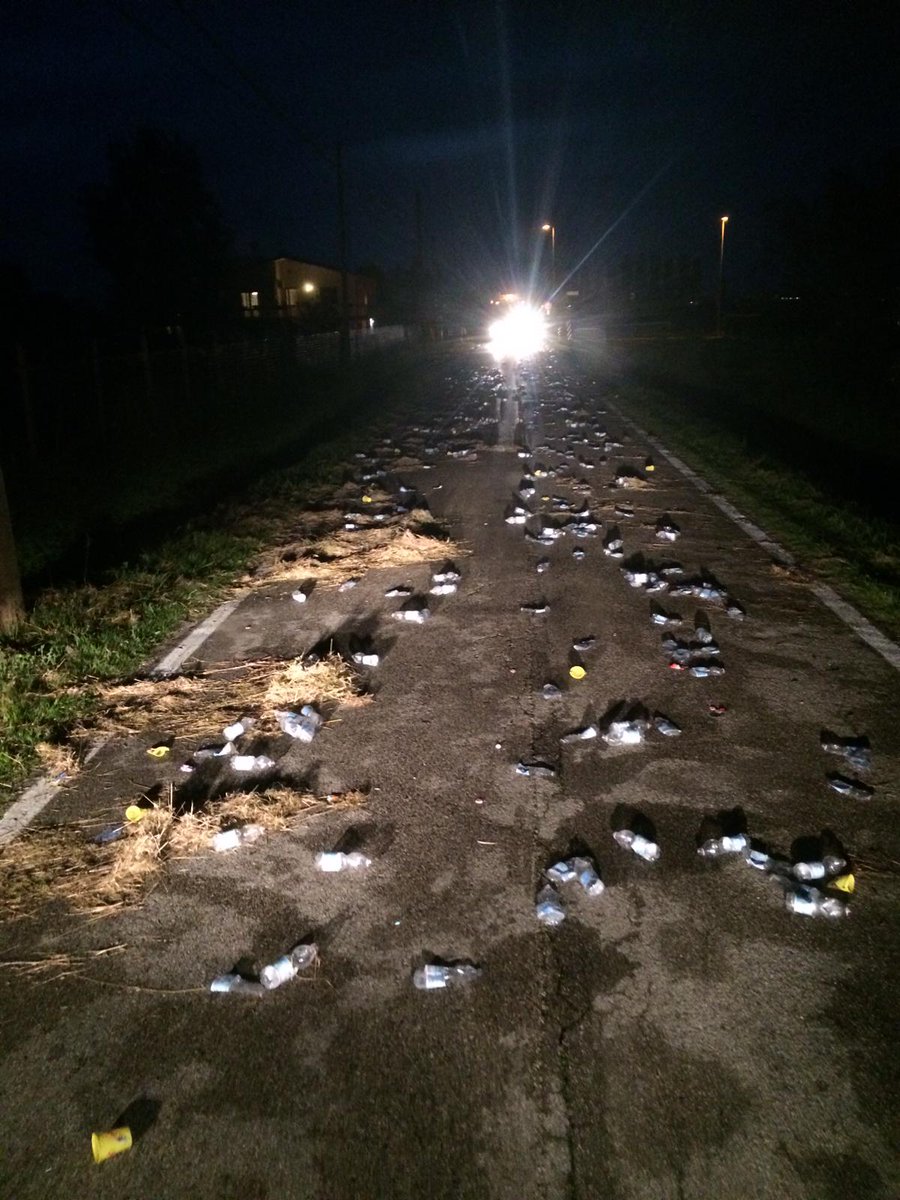 GruppoVeritas's tweet image. Ringraziamo chi ha lavorato per tutta la notte per il ripristino della normalità in città dopo il passaggio di 6 mila #runners, in occasione della #JesoloMoonlightHalfMarathon. 
#Jesolo #running