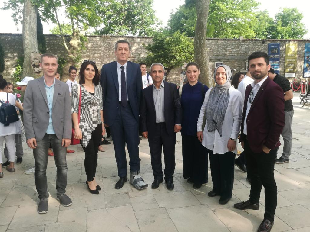 Sayın Bakanımız Ziya SELÇUK'unda teşrif ettiği Topkapı Sarayında düzenlenen Müze Eğitimine öğretmenlerimiz ile katıldık.  @Istanbul_ILMEM <a href="/FatihilceMEM/">Fatih İlçe Millî Eğitim Müdürlüğü</a> <a href="/mucipkina/">Mucip KINA</a>
