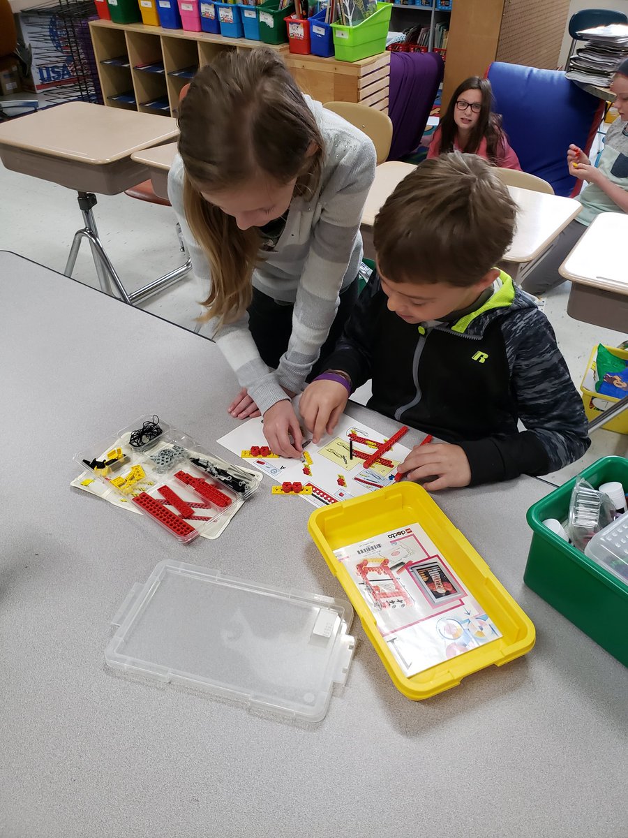 2ndgradeteach3's tweet photo. Exploring simple machines in 3rd grade! #pulleys #Science @GilmanSchools #piratepride https://t.co/arQDHeaYKD