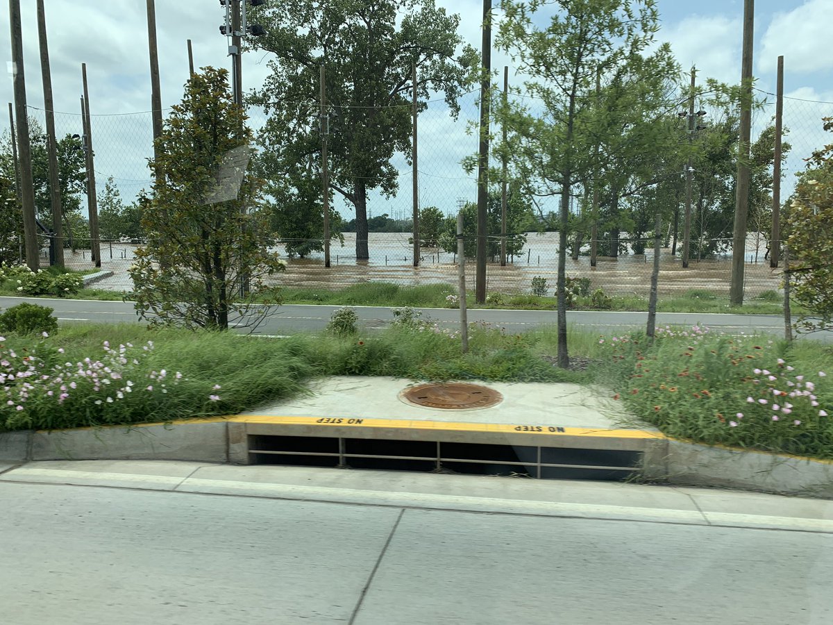 gtbynum's tweet image. Tuesday morning update on Arkansas River flooding here: m.facebook.com/story.php?stor…