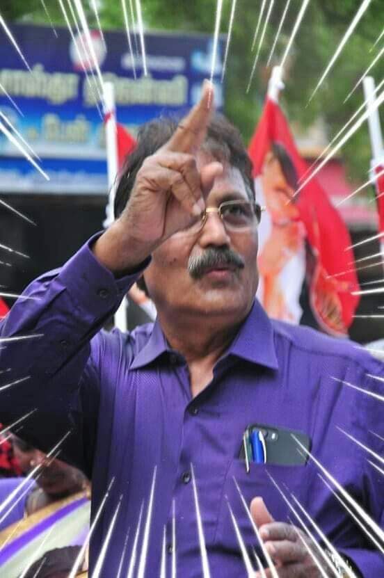 Gowtham38353015's tweet photo. ஒவ்வொரு கட்சியும் ஒரு ஊடகம் வைத்திருக்கிறது, ஒவ்வொரு ஊடக முதலாளிக்கும் ஒரு உள்நோக்கம் இருக்கிறது 

நீங்கள் நேர்மையானவர்கள் கிடையாது

தமிழக மீடியாக்கள் தான் தமிழகத்திற்கு கேடு - டாக்டர்.கிருஷ்ணசாமி 👌👏👍 👇👇👇
இதை சொல்ல இங்க எவனுக்கும் தைரியம் கிடையாது.. டாக்டர் செம்ம கெத்து,,, https://t.co/wRhxT60ppE