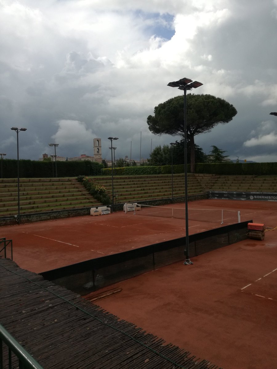 Ed anche oggi mi alleno un altro giorno mortacciacciiii😥😥😥😥🎾