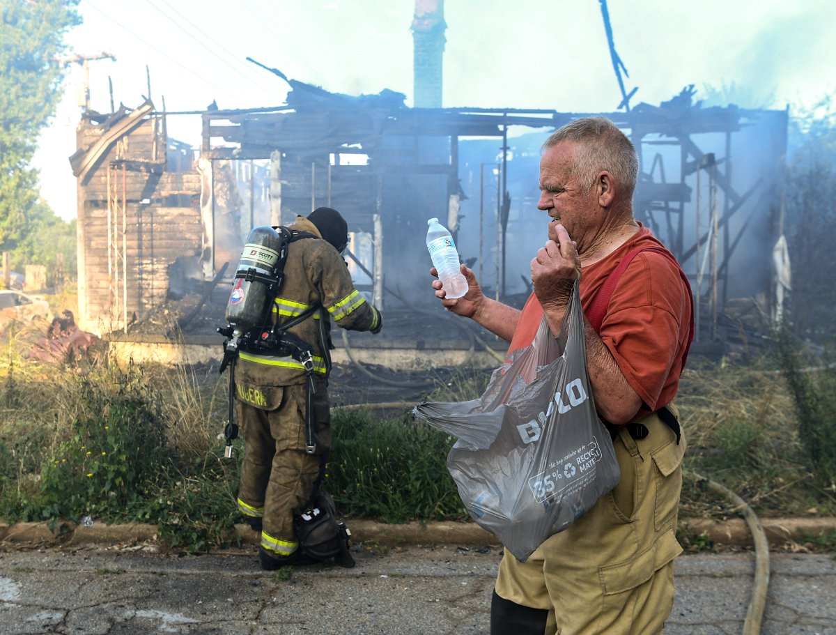 ClickingKen's tweet image. It's hot out there, and hydration is a good thing. Ask a fireman... independentmail.com/picture-galler… @HPFD3 @acfdmedia @SCFireFighting @scfirefighters @FireRescueSC #hydrate #keephydrated #SCfire #AndersonCountyFireDepartment @independentmail #heatsafety