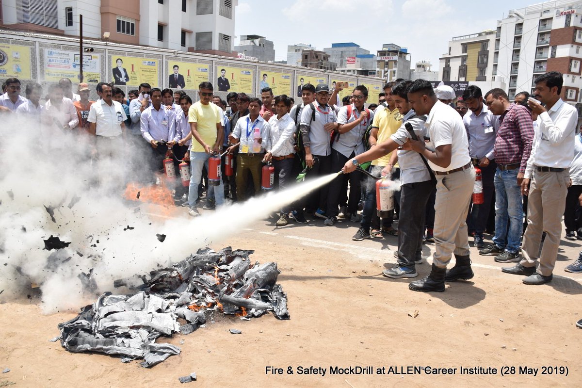 ALLENkota's tweet photo. #ALLENCareerInstitute today conducted a #MockFireDrill to demonstrate the readiness of an Emergency response plan in its Coaching Premises. The students and nearby families were also introduced with the use of Fire Safety Equipment. 
#ALLENKota #Kotacoaching #MockDrill https://t.co/oyArSAGerq