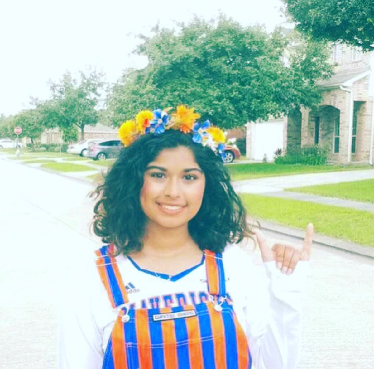 UTAOrientation's tweet photo. Meet Naydine! She chose to apply to be a MCL because she feels that creating a welcoming and accepting environment for incoming freshman is important! She's a sophomore nursing major.
and loves UTA's traditions & involvement opportunities. 💙
#maventure #uta #mavericks https://t.co/RZFCa3TdAg