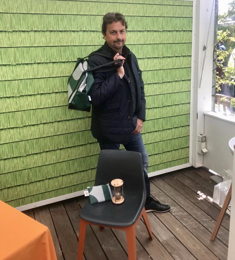 BertrandCizeau's tweet photo. Aperçu à @rolandgarros, @henrileconteoff jouant les mannequins pour la #CollectionCourtN1 réalisée par @bilumParis, avec des éléments du célèbre court, pour @BNPParibas & la @FFTennis dont les fonds seront reversés à @FeteleMur! 🎾 #RG19 @WeAreTennis https://t.co/11MoMkrUXT