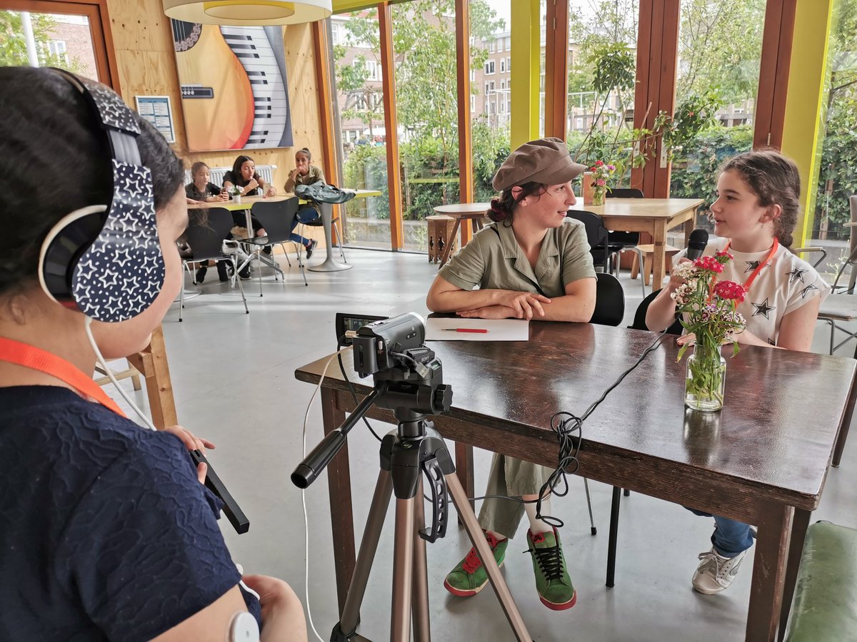 Het Kinderpersbureau Indische Buurt was gisteren op bezoek bij Archipel waar ze Anne mochten interviewen. Wisten jullie dat ze bij Archipel Pannenkoekenbingo organiseren?