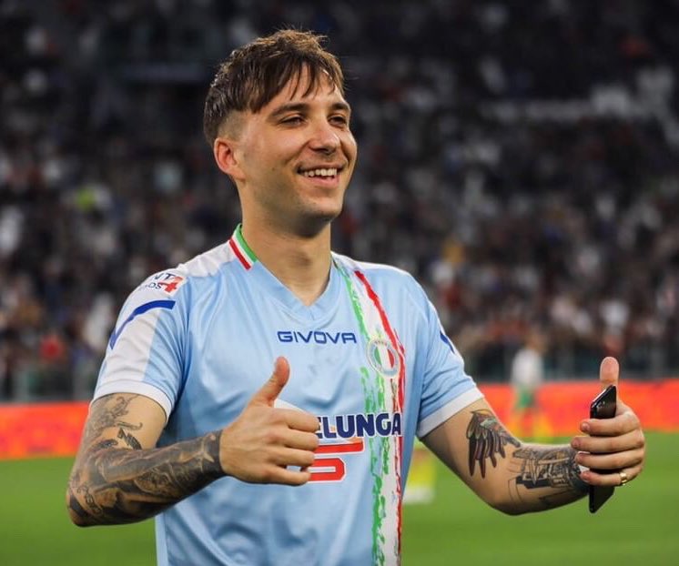 MattiaBriga's tweet photo. Questa sera
👕@NazCantanti 
⏰ 21:20
📺 @RaiUno 
⚽️ #partitadelcuore2019 
☎️ 45527 https://t.co/ofqgwBgKqT