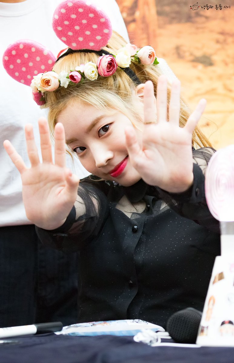 always_dubu's tweet photo. 190528+5분 #HappyDAHYUNday
 
좋은 하루 되셨나요?

#다현 #DAHYUN #ダヒョン #트와이스 #TWICE
#DubuDahyunDay https://t.co/LdFRwbx3BU