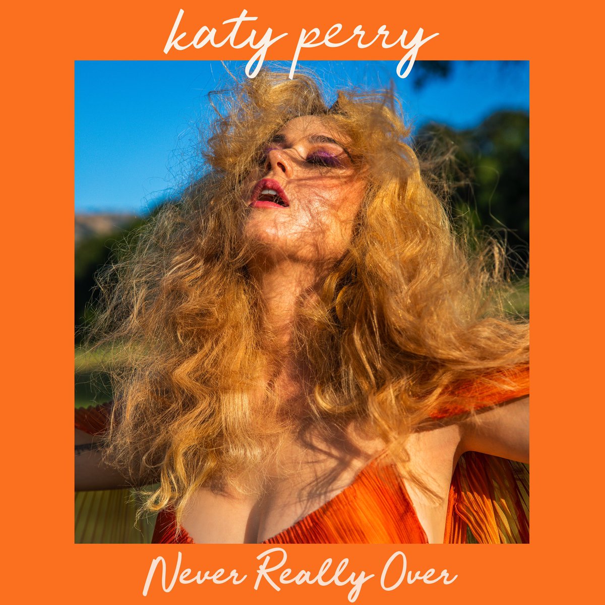 Katy Perry >> Single "Never Really Over" - Página 41 D7qbSrqXoAEs_Zd