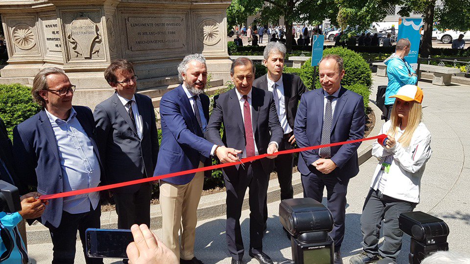 ManpowerGroupIT's tweet photo. Vi siete persi il taglio del nastro dell’ultima iniziativa #seminiamo? Nelle foto i nuovi giardini di #piazzadellascala, opera della Cooperativa Sociale #operainfiore che, insieme a #ManpowerGroup, ha curato questa zona creando nuovi posti di #lavoro per persone svantaggiate✂️🌳 https://t.co/d7n0d40fAz