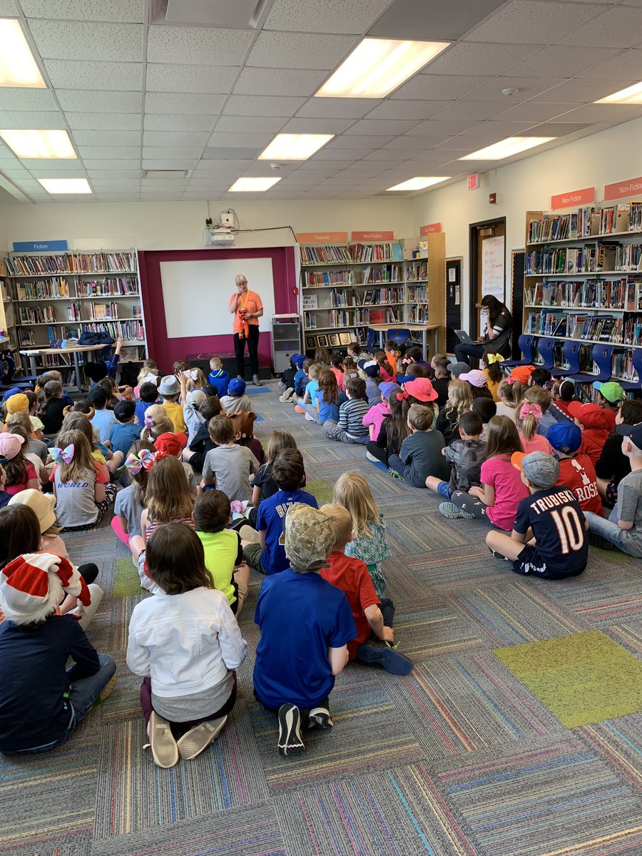 MrsThornton_D64's tweet photo. Thanks Ms. Stacy and Funky Monkey for talking to us about the summer reading program! @prpl @FieldD64 #EngageD64 #field64 @MrsSchaab https://t.co/GKtynHzbBA