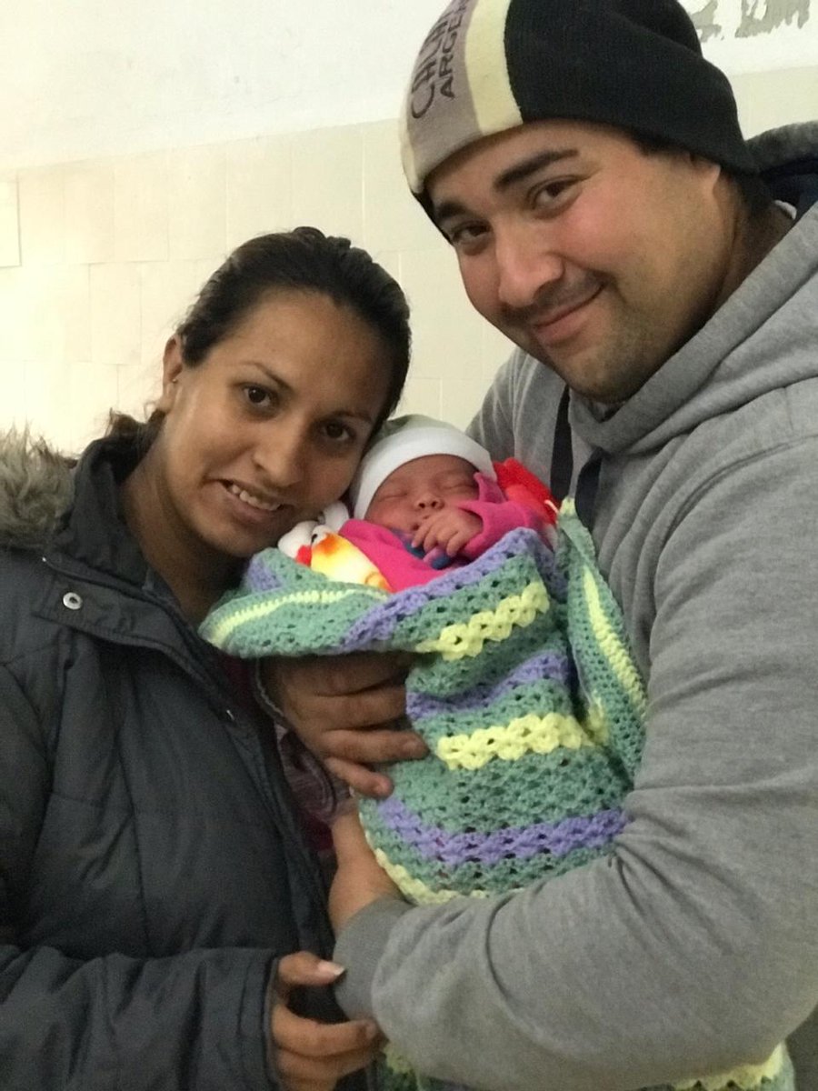 AMPHI_RS's tweet photo. Gracias al aporte de nuestros asociados y a las manos de las tejedoras voluntarias entregamos mas de 150 mantas en el Hospital Fiorito.

Muchas Gracias Dr. Iglesias y Roxana por aceptar nuestra propuesta y facilitarnos las entregas!

Sumate como voluntaria o como donante! https://t.co/5I2csrfESb