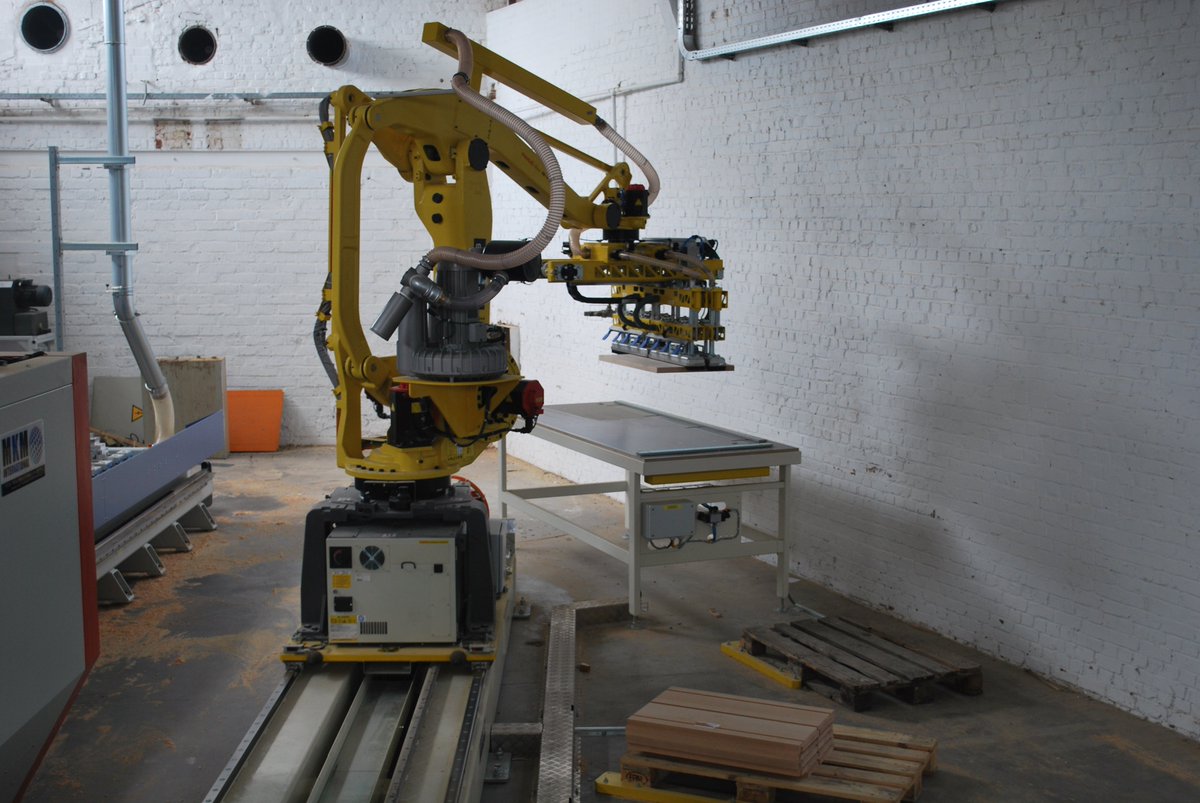 CompassSoftw's tweet photo. The Belgian company Trappen Verschaeve has been producing stairs for almost 60 years. Earlier this year they purchased a robot, which is controlled by Compass Software. Read the entire case study here: https://t.co/NZjWHq36P8
#stairbuilding #robot #robotics #stair #stairs #CNC https://t.co/usMFmuKsZ9
