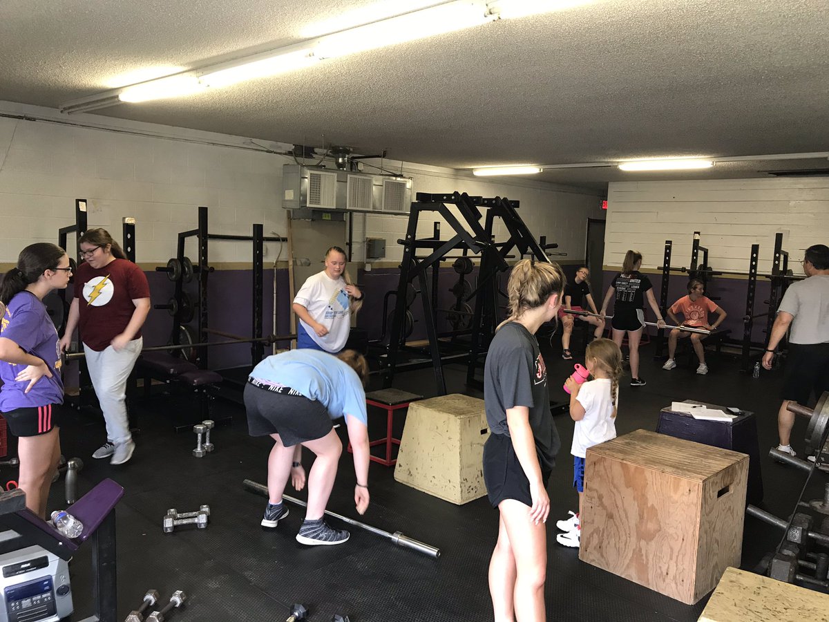 SCTeamChallenge's tweet image. Great start to the summer! These ladies put in work this morning! #ChickStrong