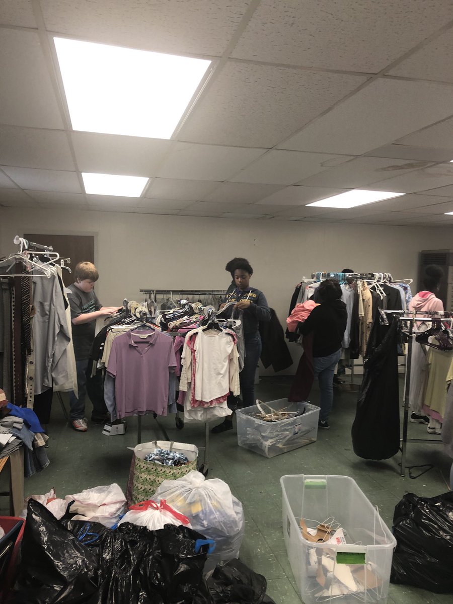 CoxumCounselor's tweet photo. @FWISD_HandleyMS working in the Care Closet at EHHS. #yv4c #communityservice https://t.co/Fz153d0HER