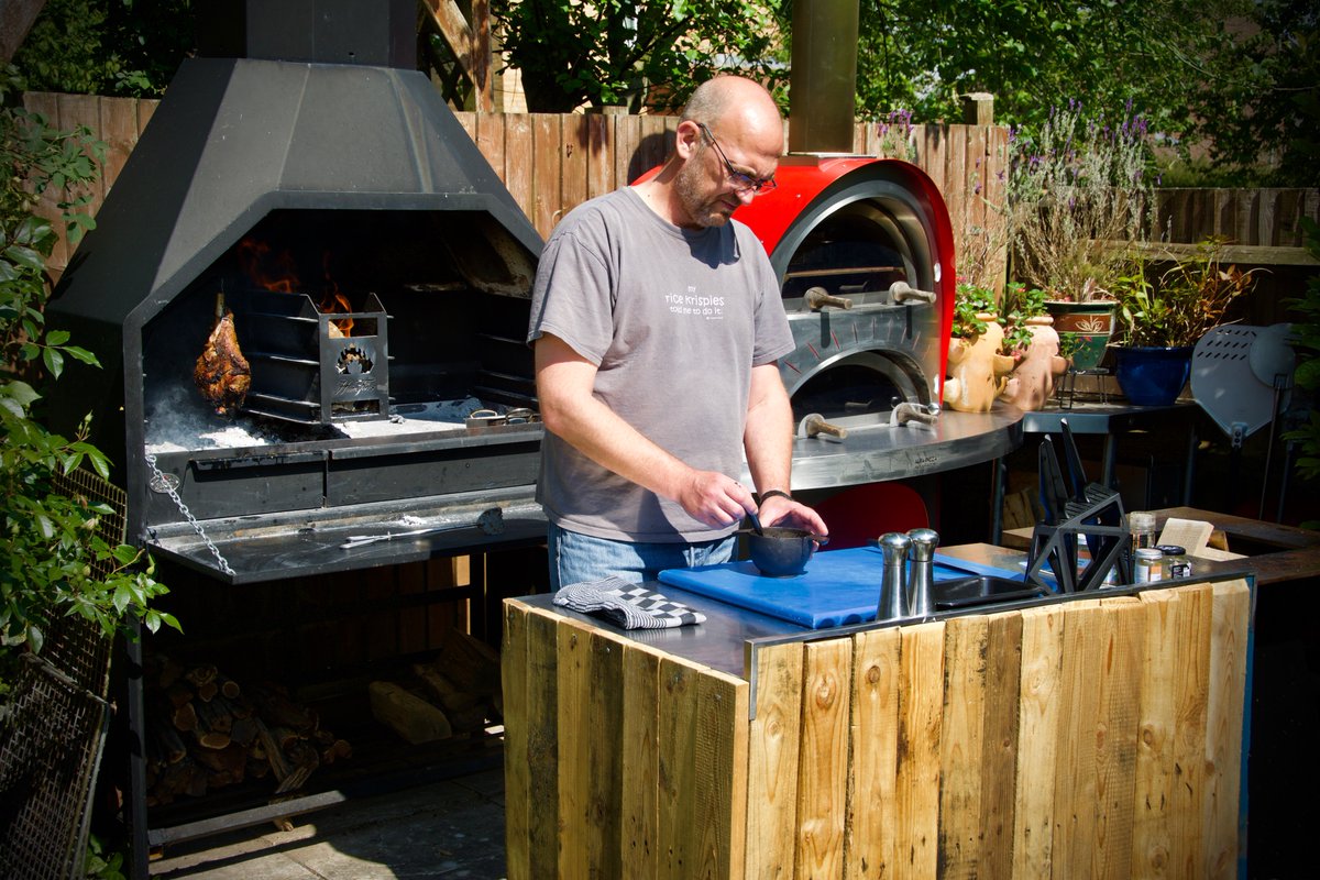 ChefCorneliusV's tweet photo. Outdoor cooking is all year round 🔥🔥 

Instead of #NationalBBQWeek we should be celebrating #NationalBBQYear 🇬🇧

Don't be a Summer Barbecuer 😠

#OutdoorChef #OutdoorKitchen #FireFiend https://t.co/slr1Xo6R81