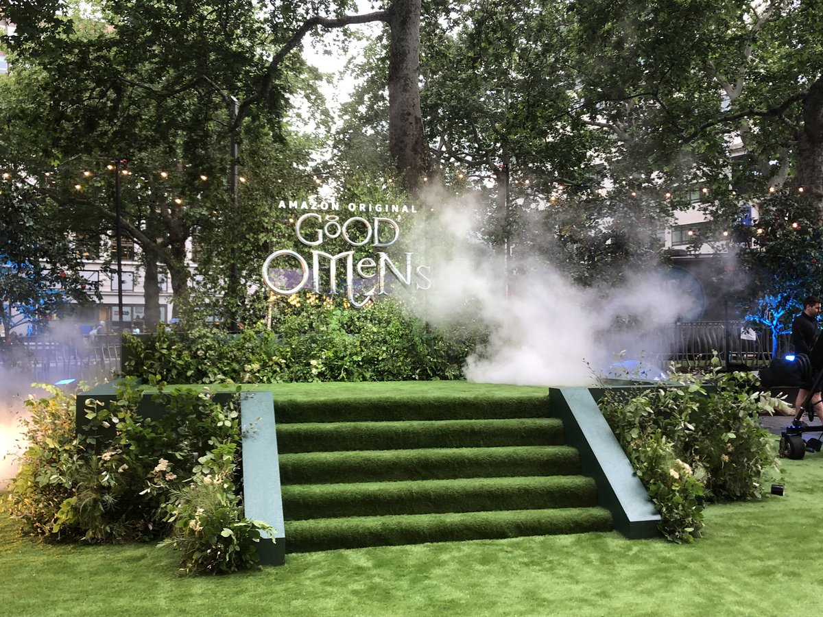 CapitalBarriers's tweet photo. Edith Bowman getting ready for today’s premiere of Amazon Prime Good Omens #AmazonPrime #Barrierman #EventProfs #ukevents #PremierPR https://t.co/7YgtLmN7Wm