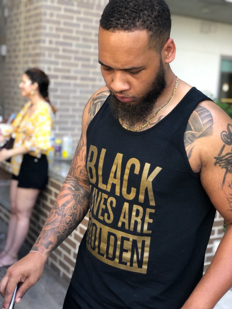 DomD72's tweet photo. Summer time unfoldin’, grill scoldin’ and yes...black lives are still golden. #DomsKitchen https://t.co/tgj7TYjH3w