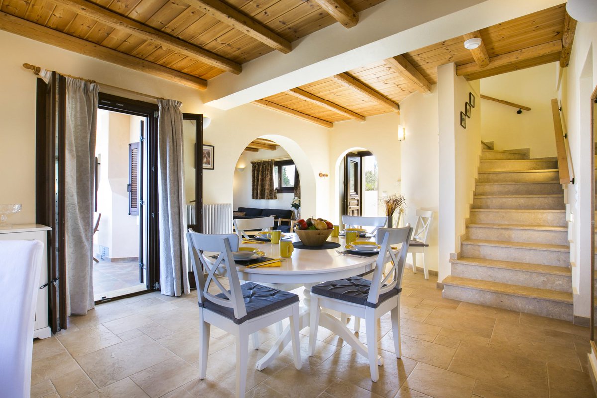 villaselect's tweet photo. Take a look at this #modern villa situated just on the edge of the traditional village of Katsarata, just a 15 minute drive away from #Fiskardo. 

This #villa is available this weekend with prices from £621 per week! >https://t.co/8mlXVfF59Y https://t.co/P7hBH49jeW