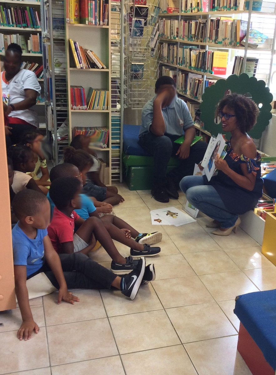 CircoStEsprit's tweet image. Le 10 mai : « raconte-moi une histoire » / quand les collégiens lisent des histoires aux plus jeunes. Une invité de marque les a rejoint : Cathy FRANÇOIS, auteure de littérature de jeunesse. Quel programme !           @VilleduFrancois @acmartinique #educatio #rep #repplus